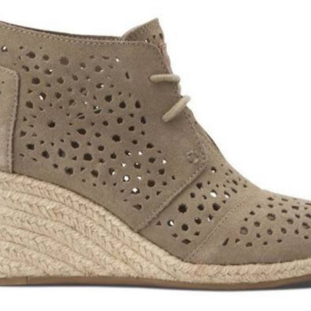 TOMS Moroccan lace up laser cut wedges size 7.5